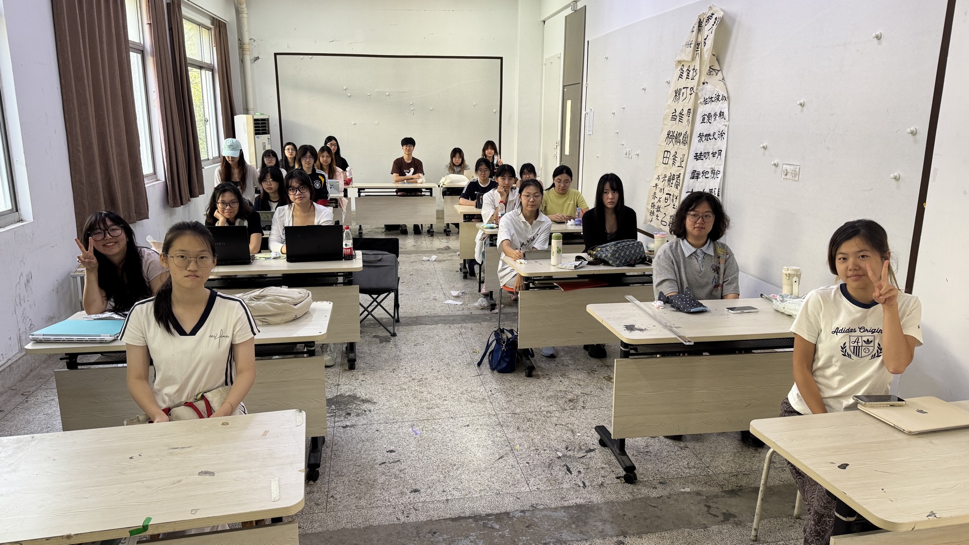 美教跨媒体方向 二〇二五级合影